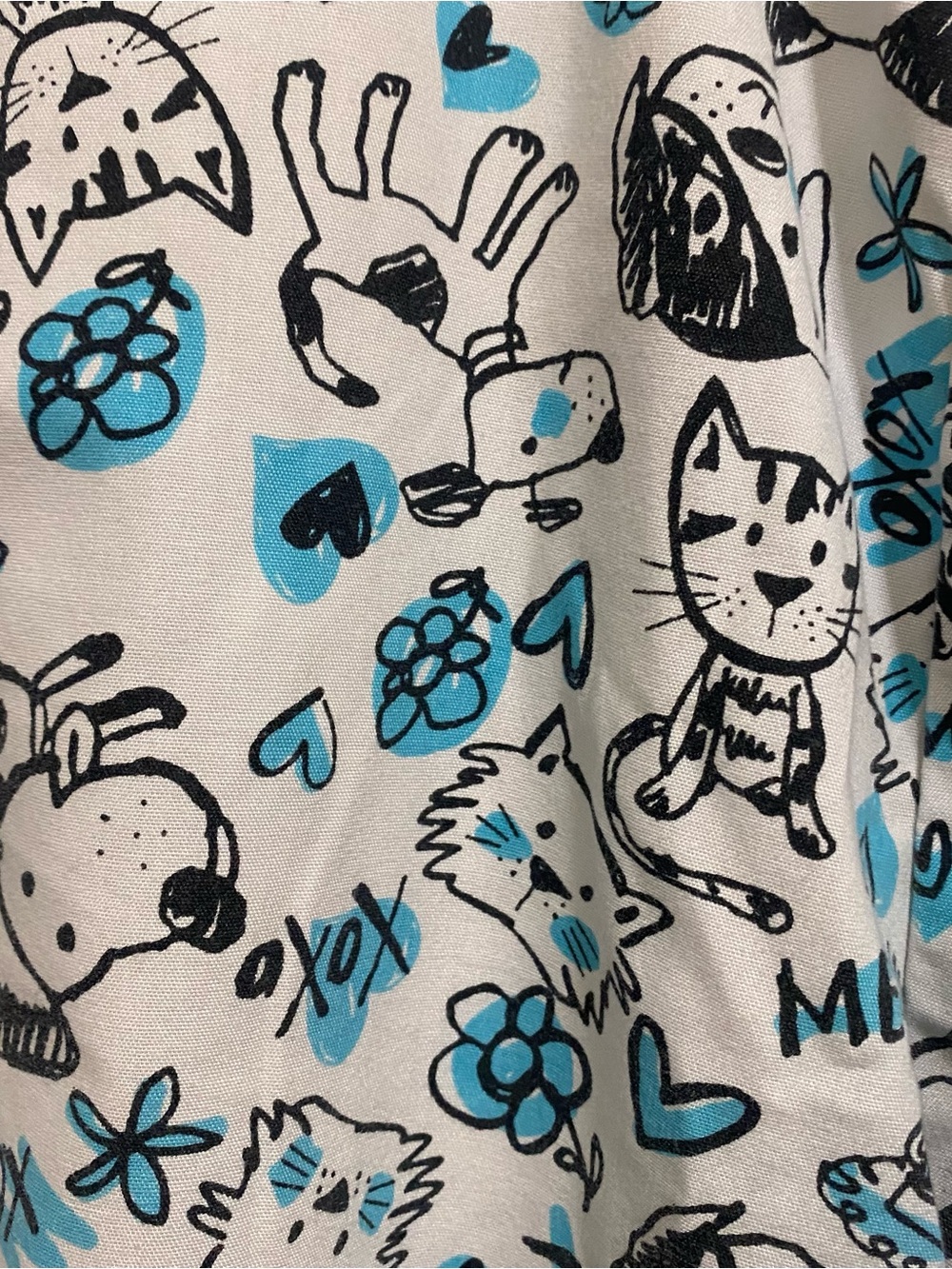 Cassandra O Womens L Large 44” Scrub Top Cats & Dogs White Blue Black Print Vet - Picture 3 of 6
